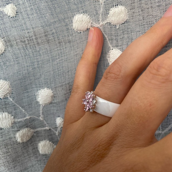 Size 7❗️White ceramic pink zirconia ring - Picture 3 of 8